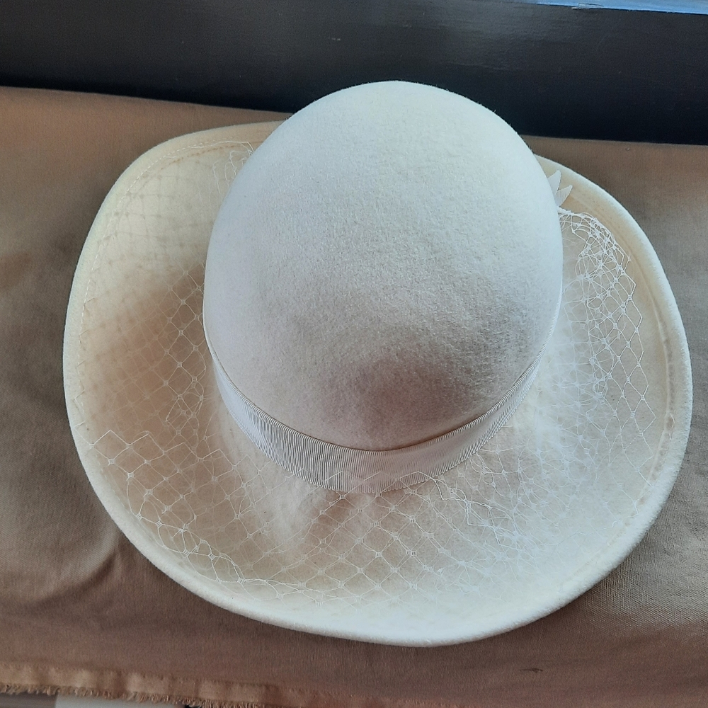 Vintage 100% wool Sylvia Hat